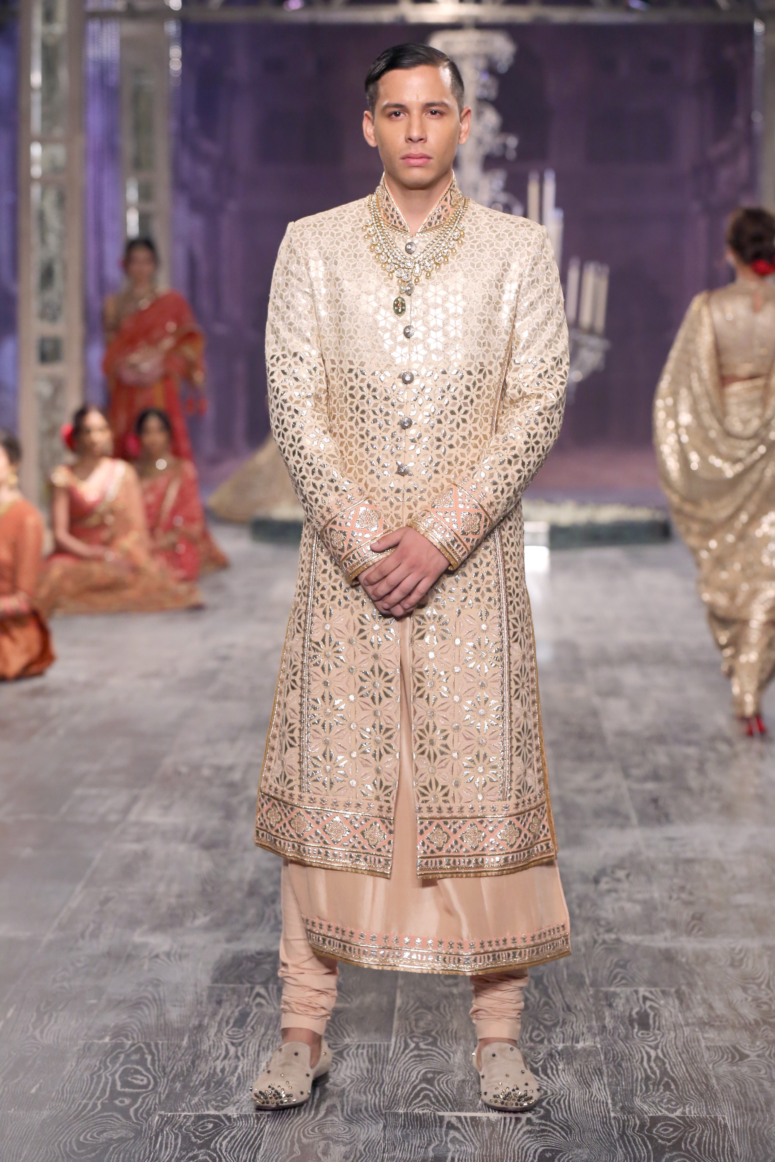 (03)-21-07-16-Tarun Tahiliani