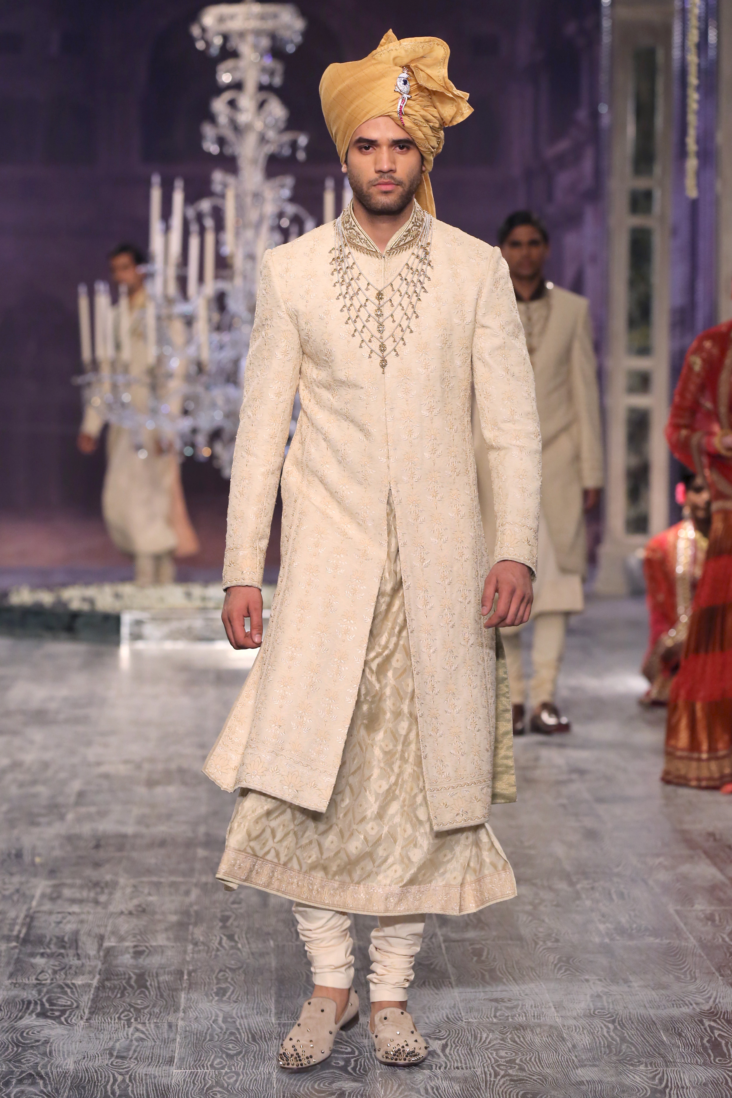 (03)-21-07-16-Tarun Tahiliani