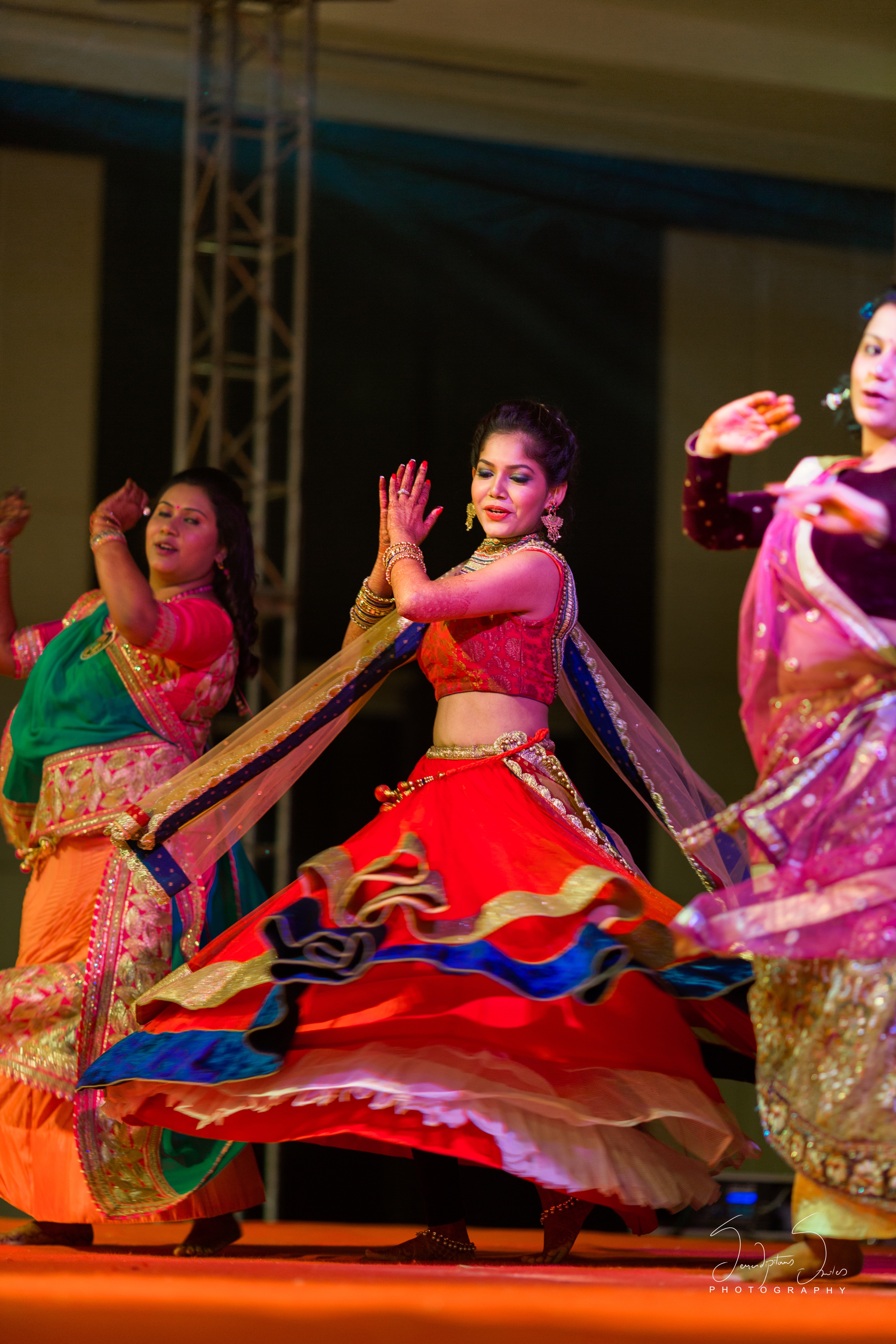 magical-colorful-indian-wedding-in-india-22