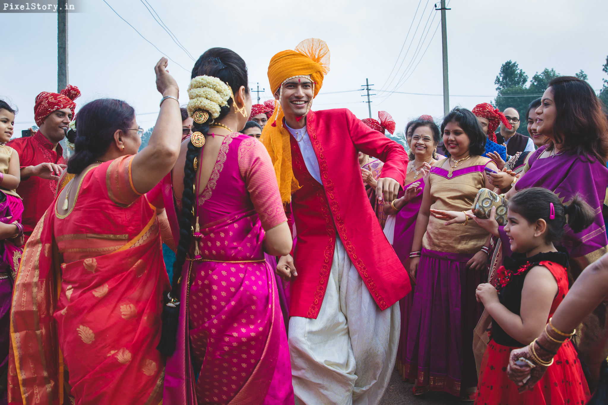 playful-vibrant-kannadiga-coorgi-wedding-in-india-52